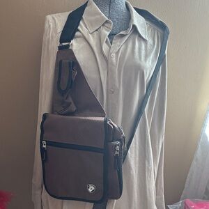 Heys NWOT Travelmate V3 Crossbody Sling Travel Bag with Adjustable Strap